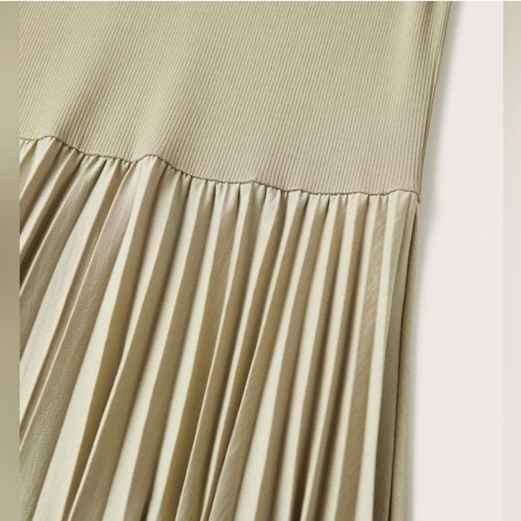 Mango Pleated Dress - Picture 3 of 4